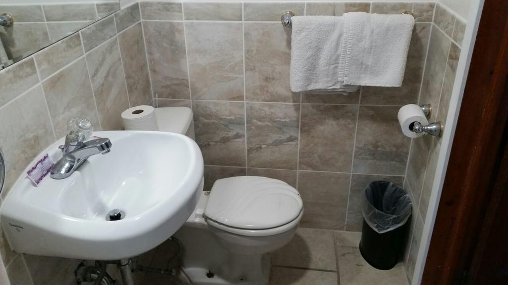 Budget Motor Inn- Stony Point Room photo